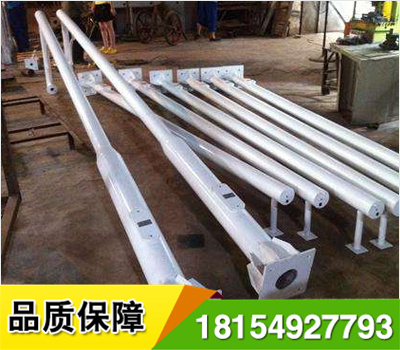 立桿、F桿良好的安全設(shè)施系統(tǒng)應(yīng)具有交通管理,安全防護,交通誘導(dǎo),隔離封閉,防止眩光等多種功能.